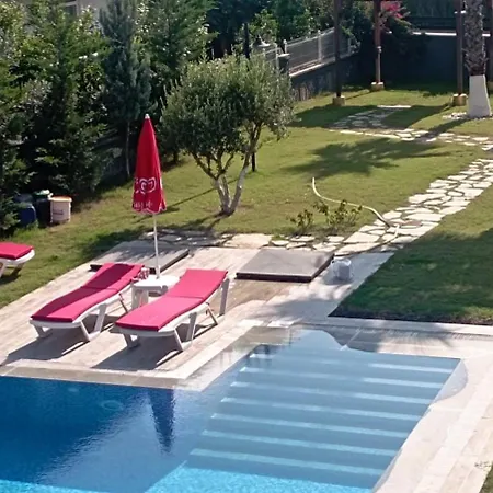 Апартаменты Mali Garden *